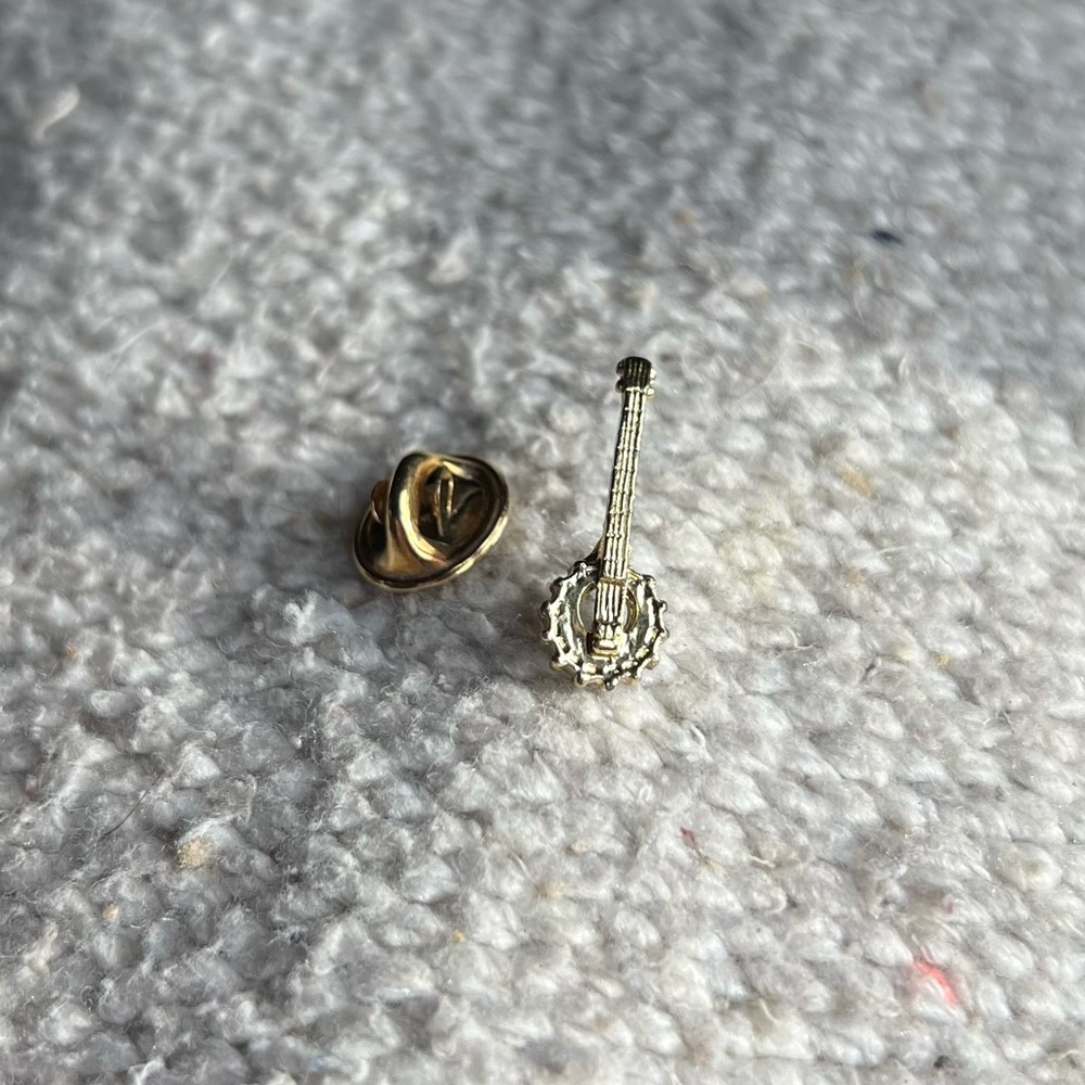 Gold Banjo Pin - Picture 2 of 4